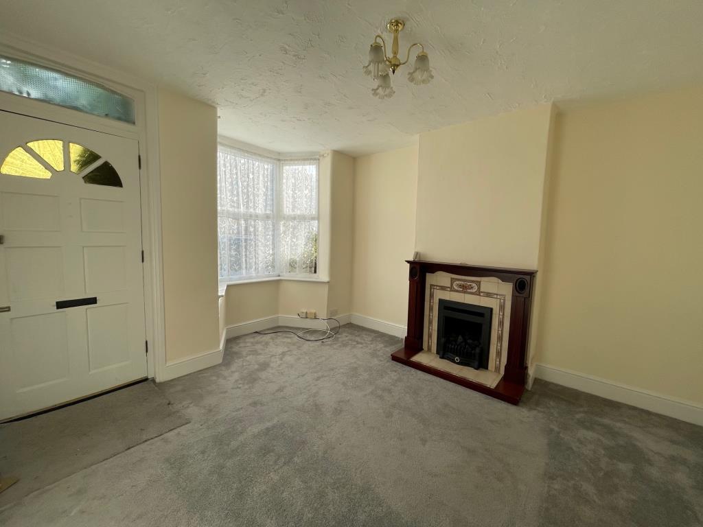 Lot: 45 - TWO-BEDROOM HOUSE CLOSE TO CITY CENTRE -